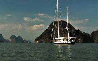 Yacht vor Anker Phang-Nga-Bucht Thailand