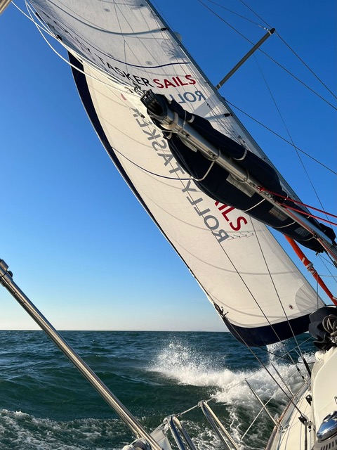 Heavy Weather Sailing with Beneteau Oceanis 473 b