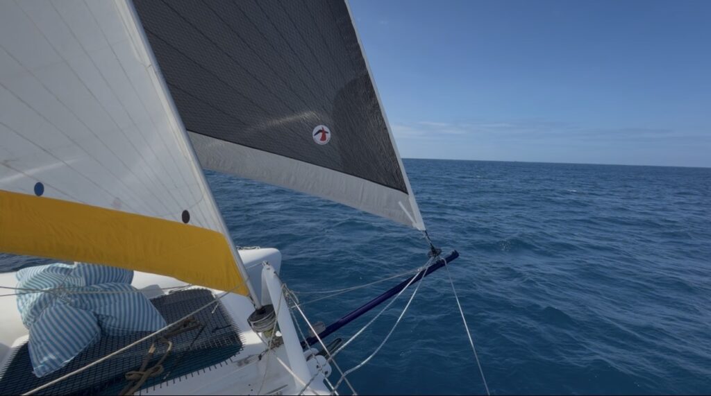 Light wind sailing catamaran